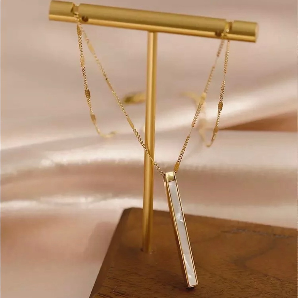 New Exquisite Shell Titanium Steel Necklace.